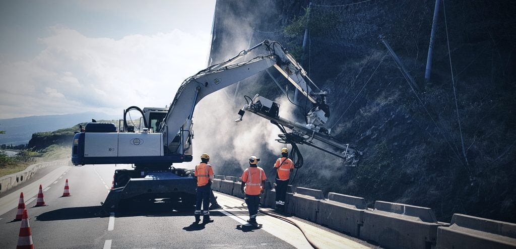 08_rocs_travaux-publics_ile-de-la-Reunion_terrassement-en-accès-difficiles